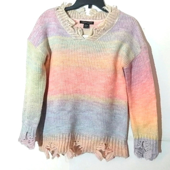 SABRINA LAUREN NEW YORK FRAYED EDGE V-NECK SWEATER SIZE MEDIUM NWT - Picture 1 of 9